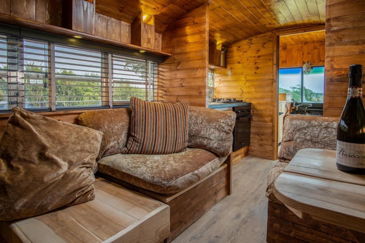 American School Bus - 1 Bedroom - Blossom Farm - Tiers Cross Johnston ภายนอก รูปภาพ