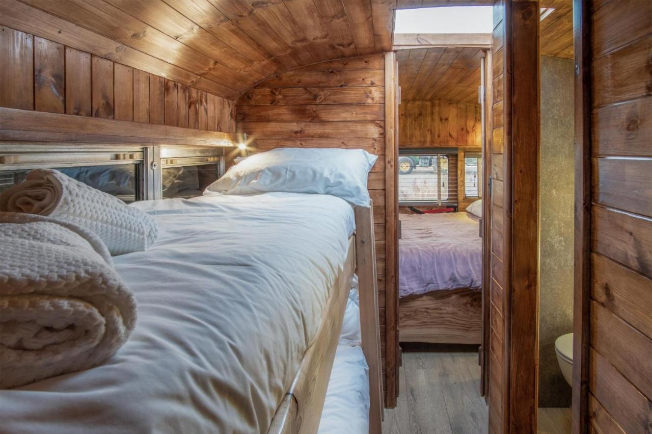 American School Bus - 1 Bedroom - Blossom Farm - Tiers Cross Johnston ภายนอก รูปภาพ