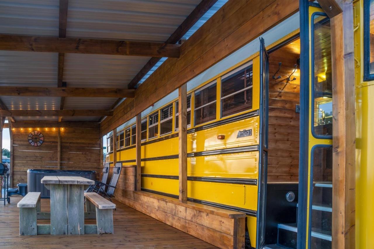 American School Bus - 1 Bedroom - Blossom Farm - Tiers Cross Johnston ภายนอก รูปภาพ