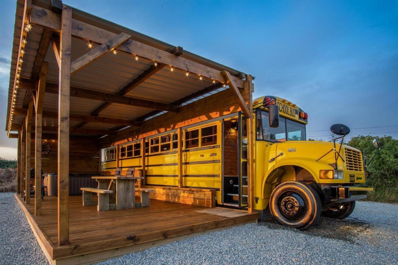 American School Bus - 1 Bedroom - Blossom Farm - Tiers Cross Johnston ภายนอก รูปภาพ