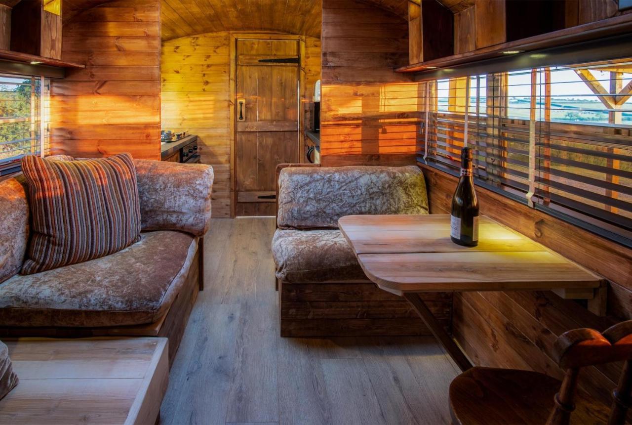 American School Bus - 1 Bedroom - Blossom Farm - Tiers Cross Johnston ภายนอก รูปภาพ
