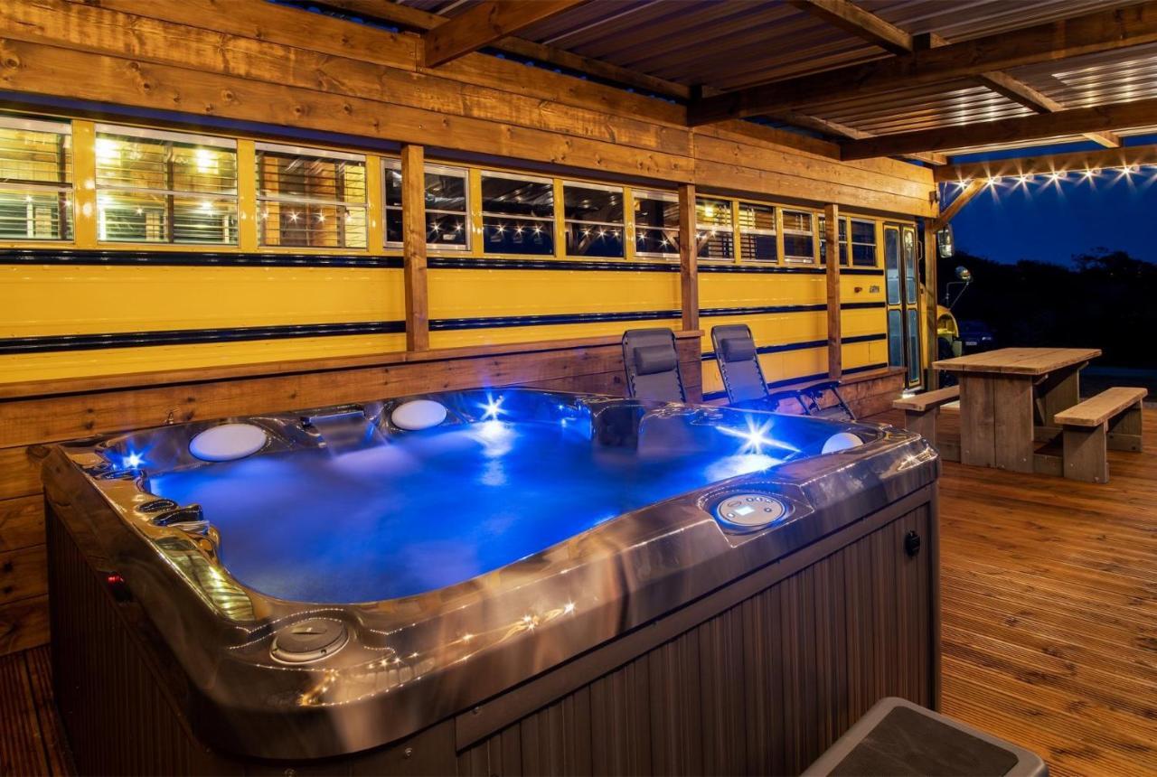 American School Bus - 1 Bedroom - Blossom Farm - Tiers Cross Johnston ภายนอก รูปภาพ