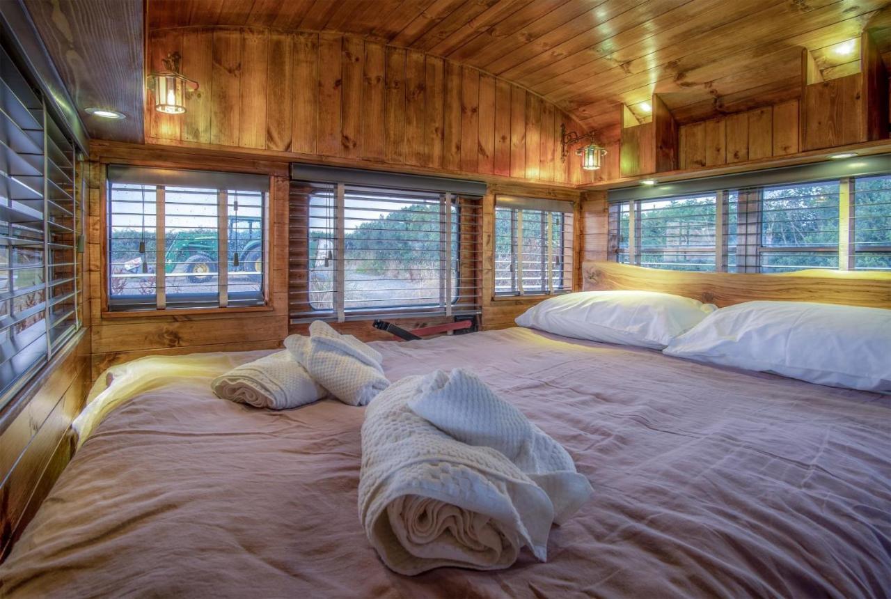 American School Bus - 1 Bedroom - Blossom Farm - Tiers Cross Johnston ภายนอก รูปภาพ