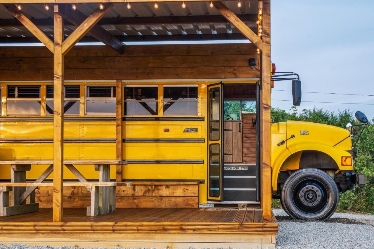 American School Bus - 1 Bedroom - Blossom Farm - Tiers Cross Johnston ภายนอก รูปภาพ